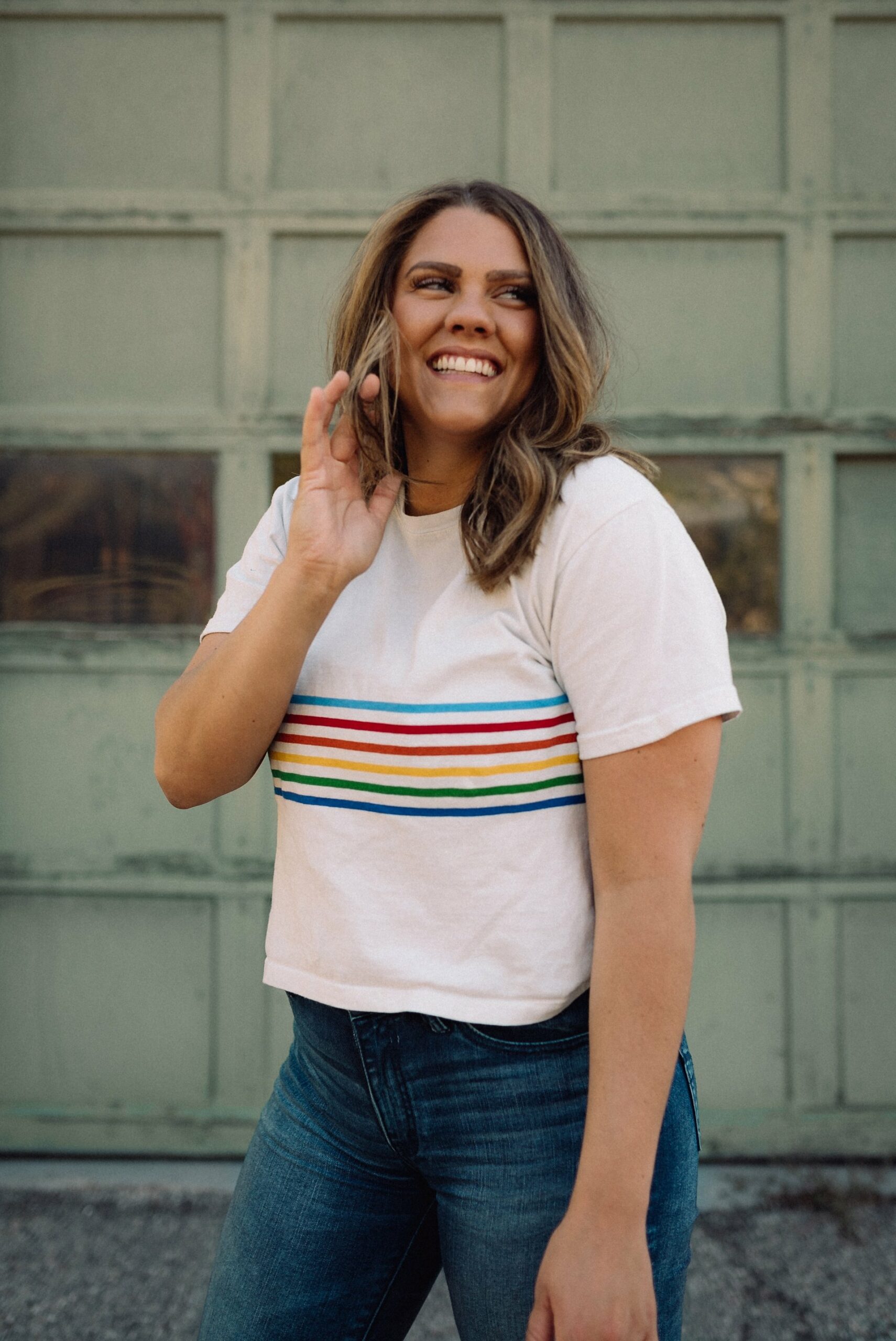 Woman wearing white shirt and dark wash jeans