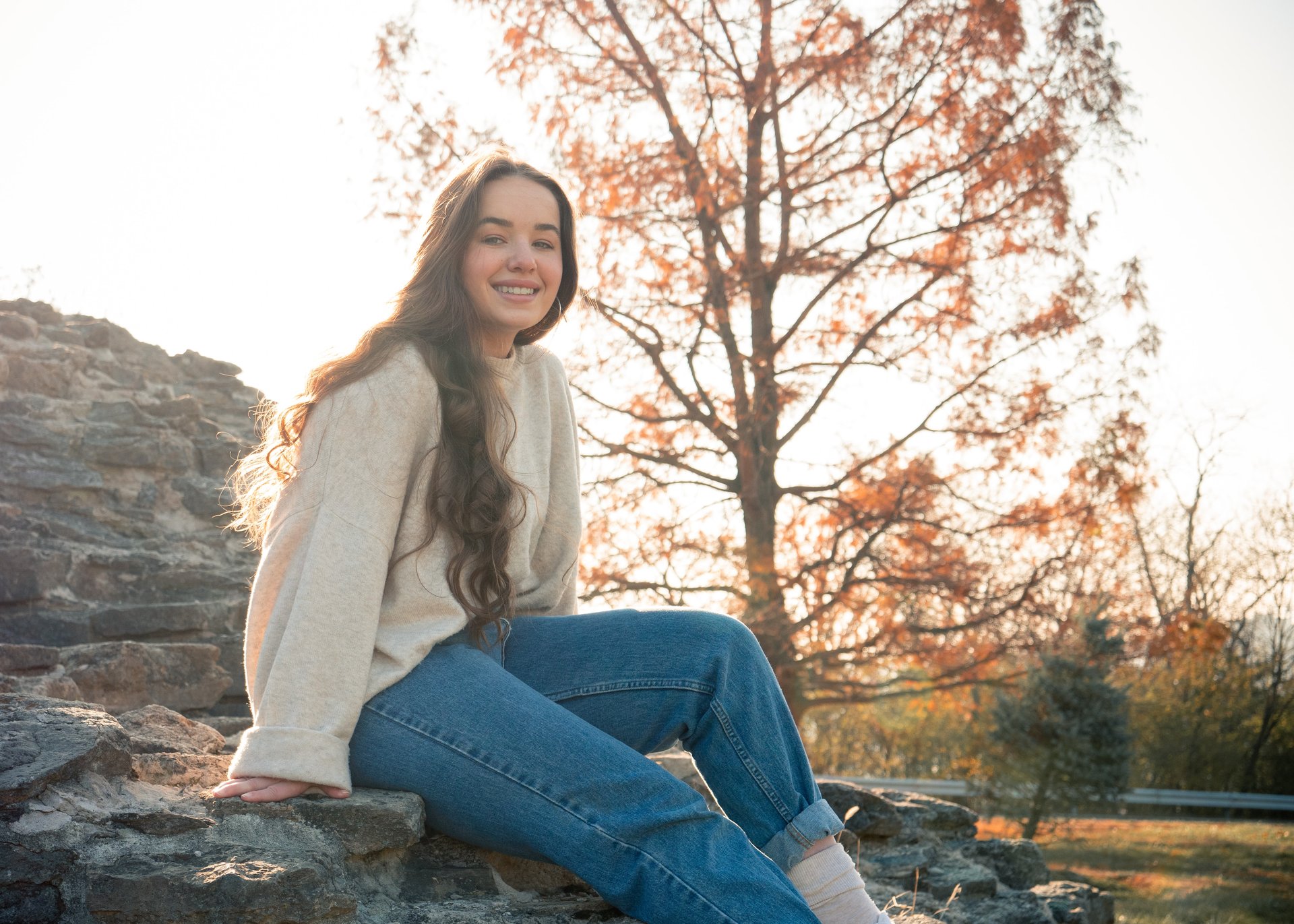 Woman wearing sneakers and jeans