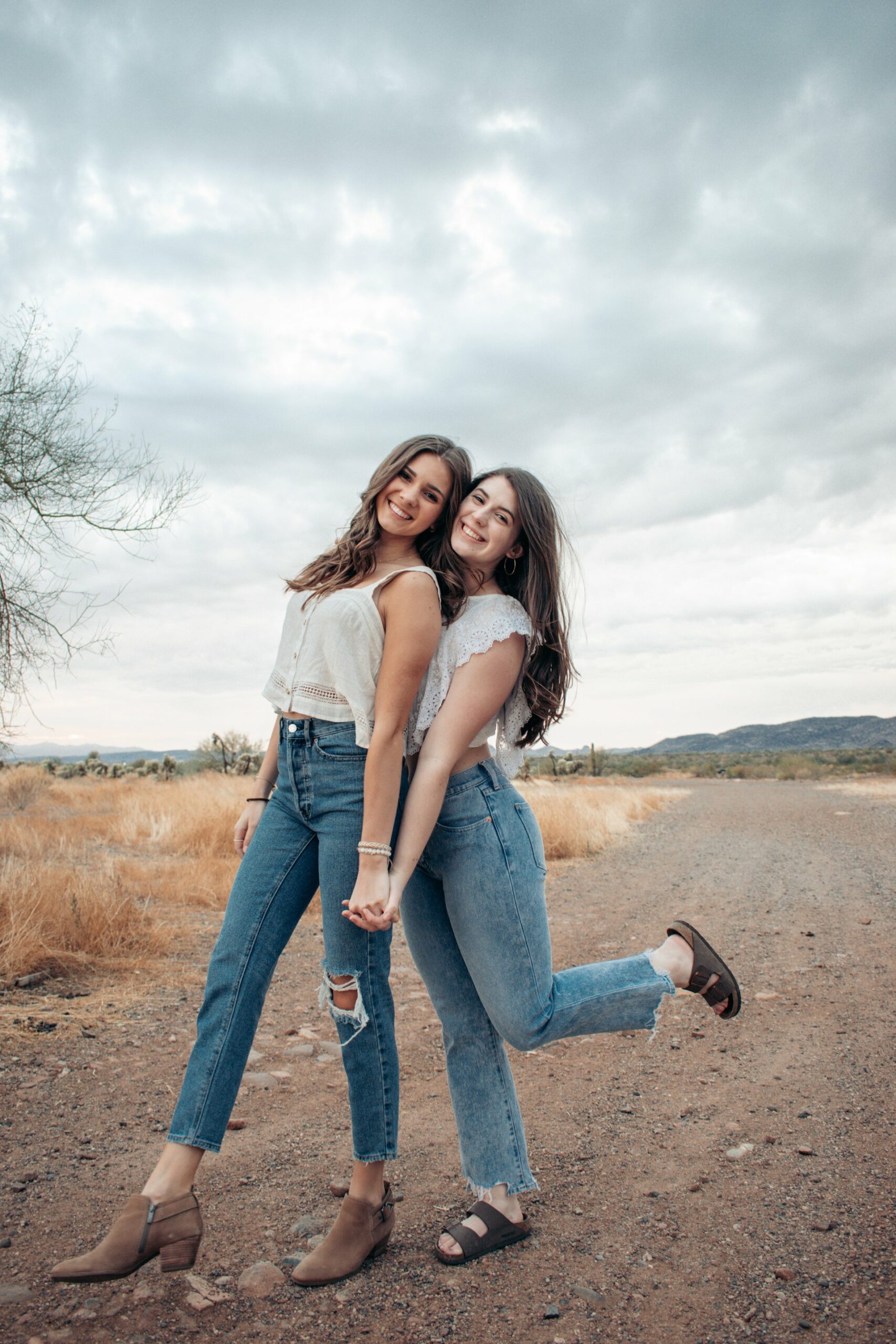 How to style straight leg jeans - Women wearing white top and jeans