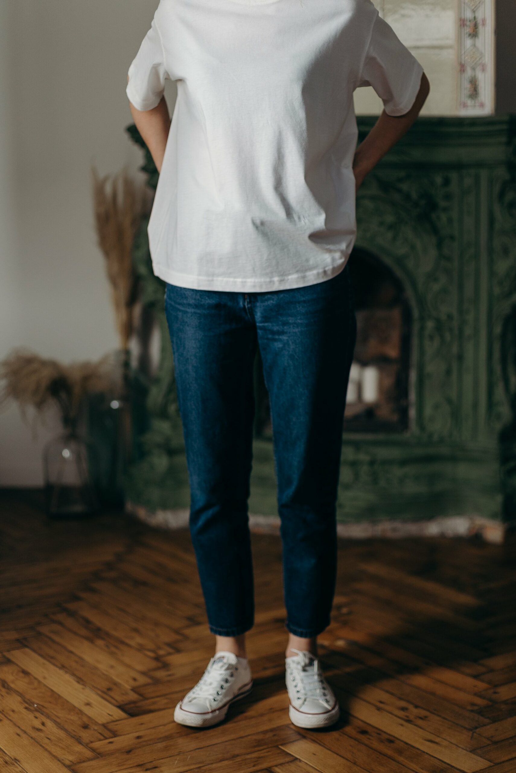 Woman wearing tapered jeans