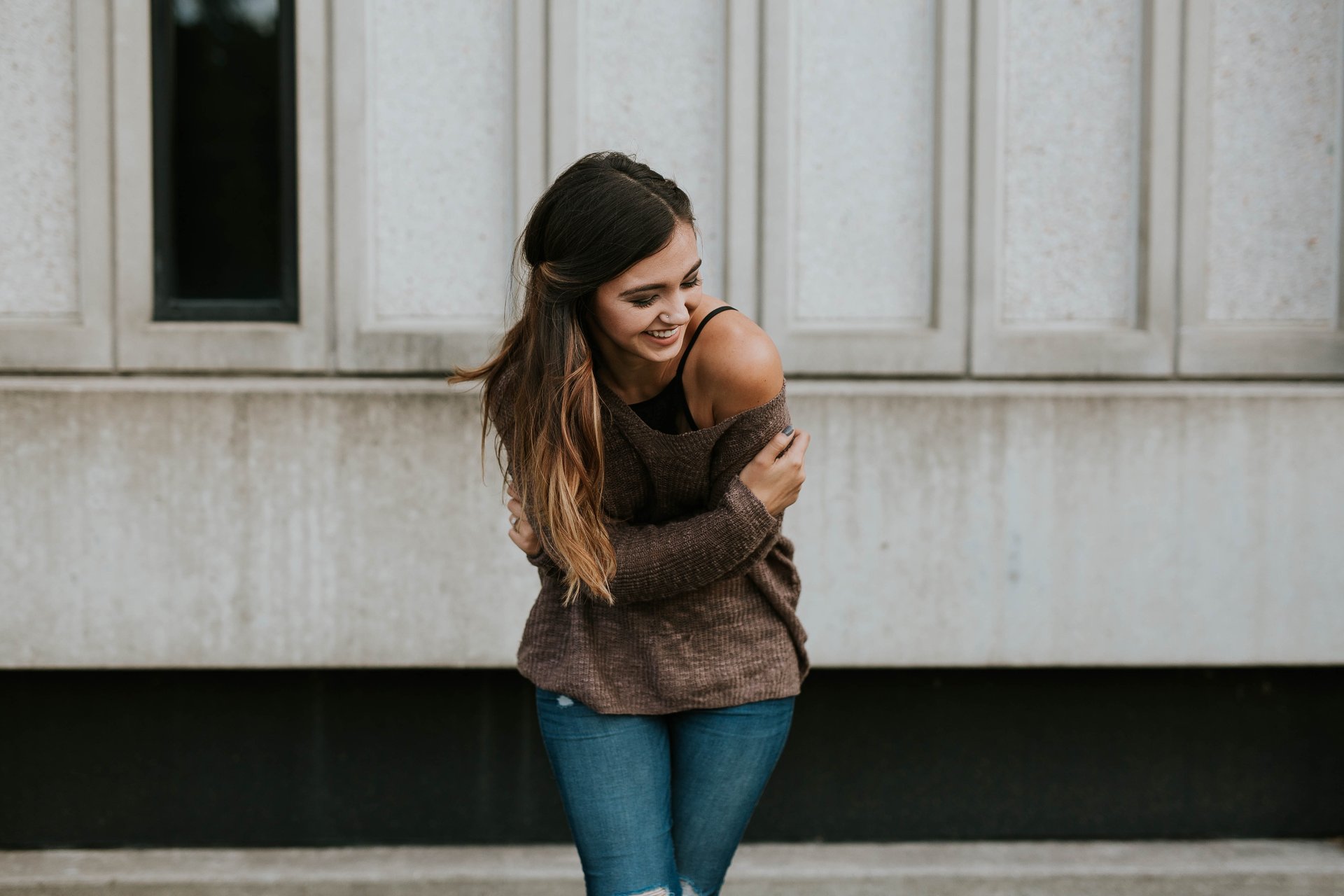 Woman wearing skinny jeans