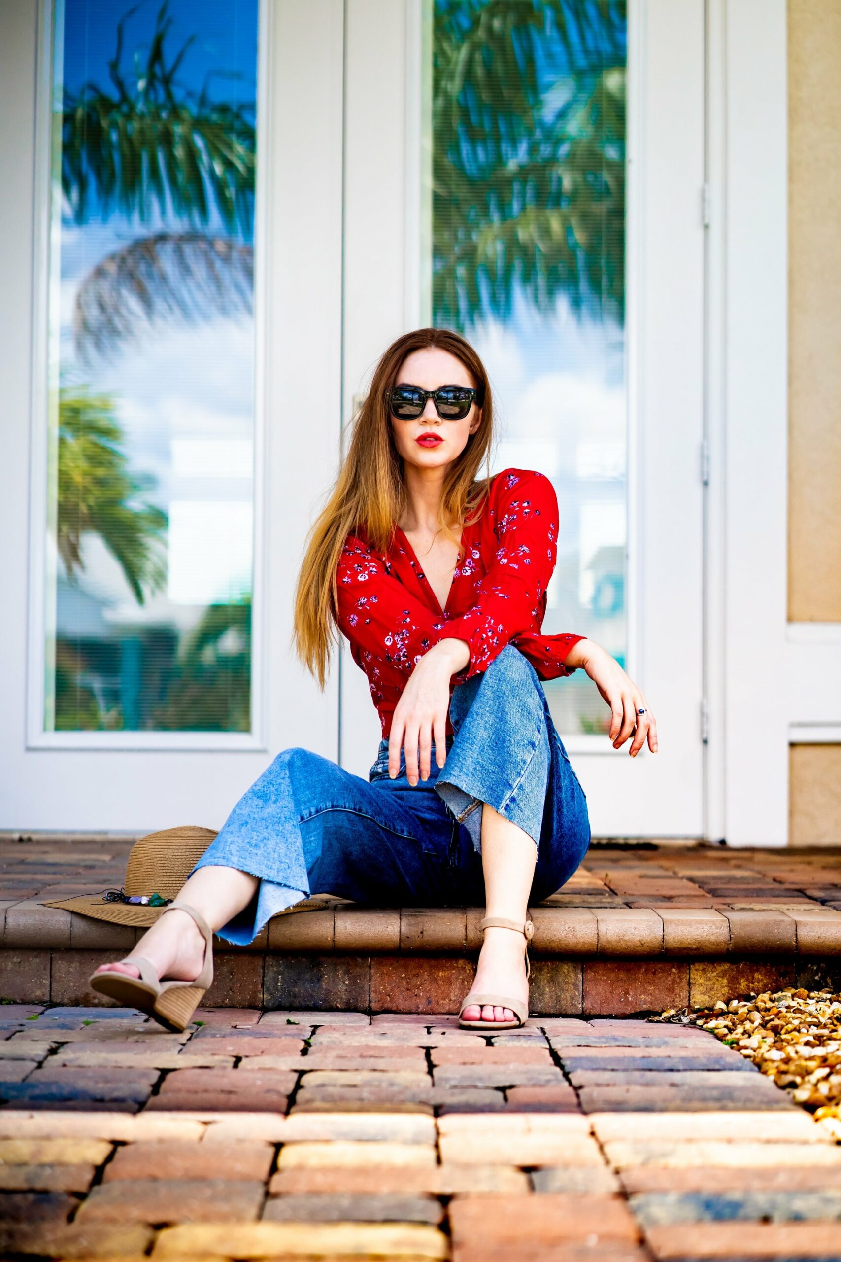 Woman wearing wide leg jeans, one of the best jeans for hourglass figure