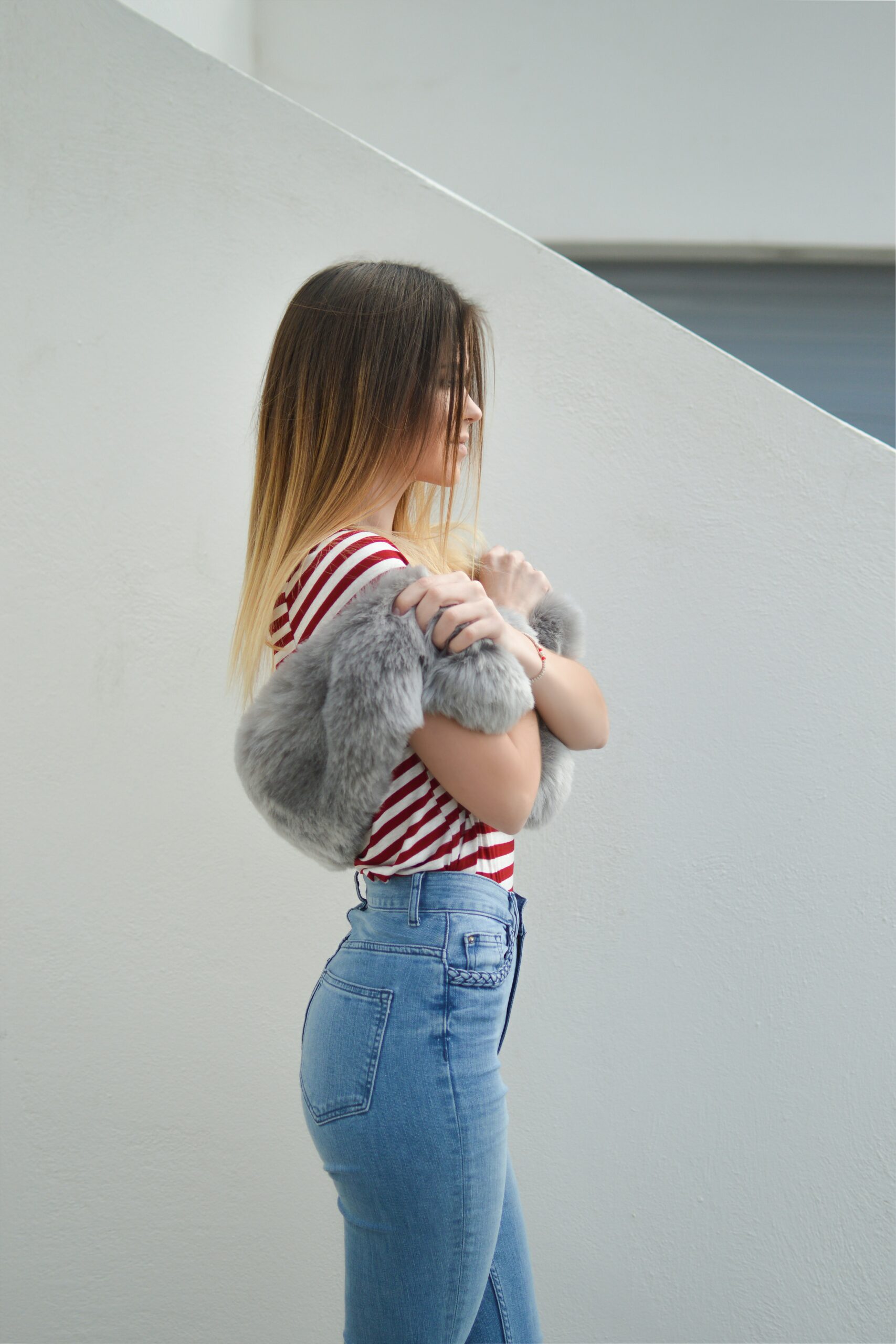 Woman wearing light washed jeans