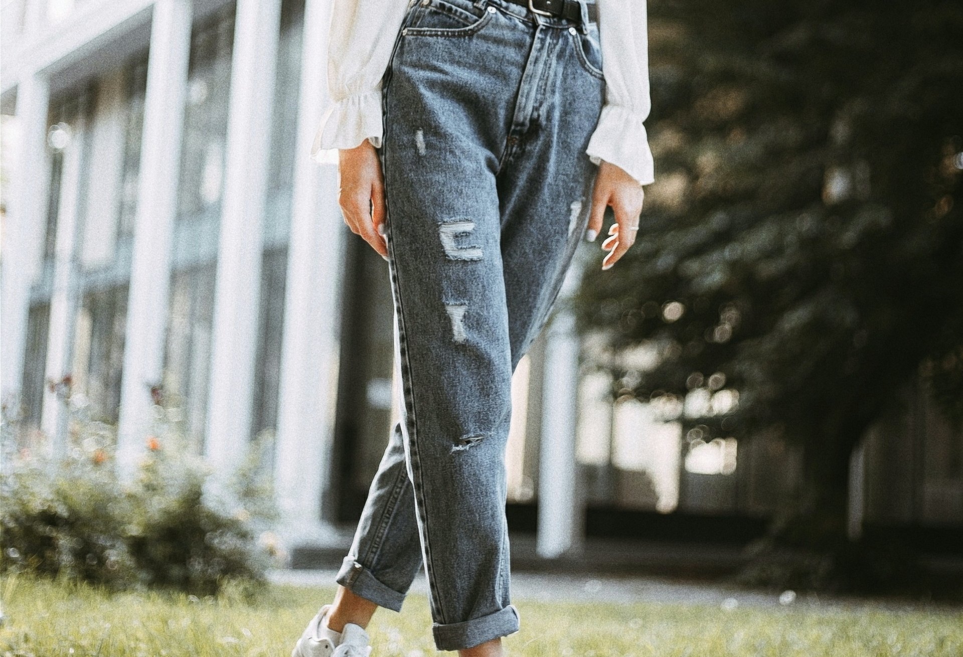 How to wear boyfriend jeans over 40