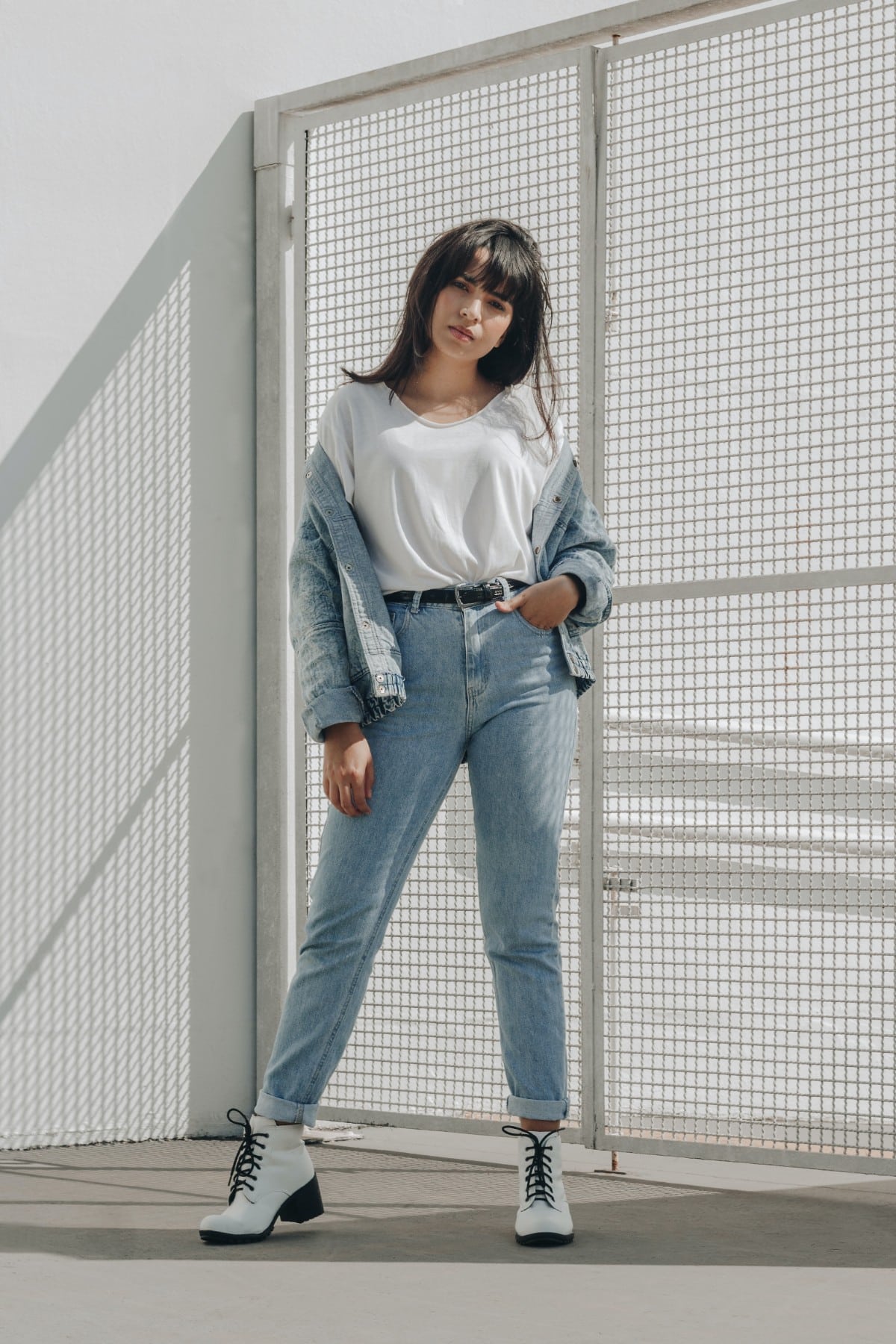 Woman wearing mom jeans