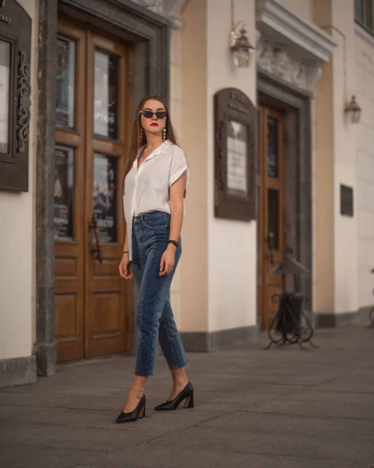 Woman wearing girlfriend jeans